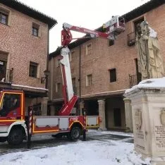 Una de las imágenes de las tareas de los bomberos burgenses. /ABO