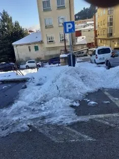 Foto 4 - Foto Denuncia: Usan los aparcamientos de minusv&aacute;lidos para almacenar la nieve retirada 