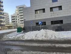 Foto 3 - Foto Denuncia: Usan los aparcamientos de minusv&aacute;lidos para almacenar la nieve retirada 