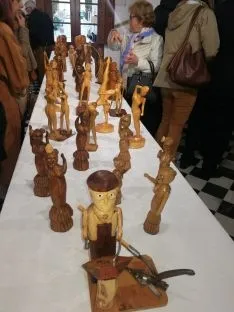 Tallas en madera de Clemente Palacios. En primer término, un herrero.