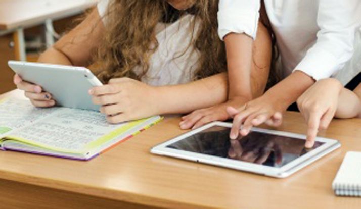 La Junta formará a 16.000 familias en el uso de las nuevas tecnologías aplicadas a la Educación