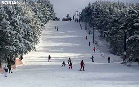 Cortado el tráfico para acceder al Punto de Nieve de Santa Inés por colapso de vehículos