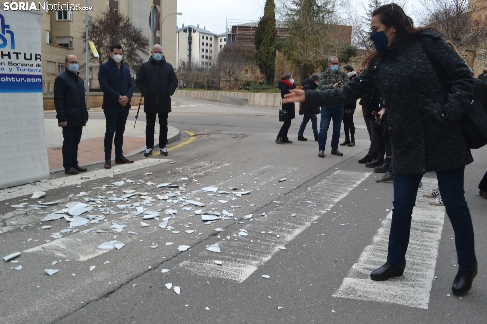 Una imagen de la concentración de los hosteleros frente a la sede de la Junta. /SN