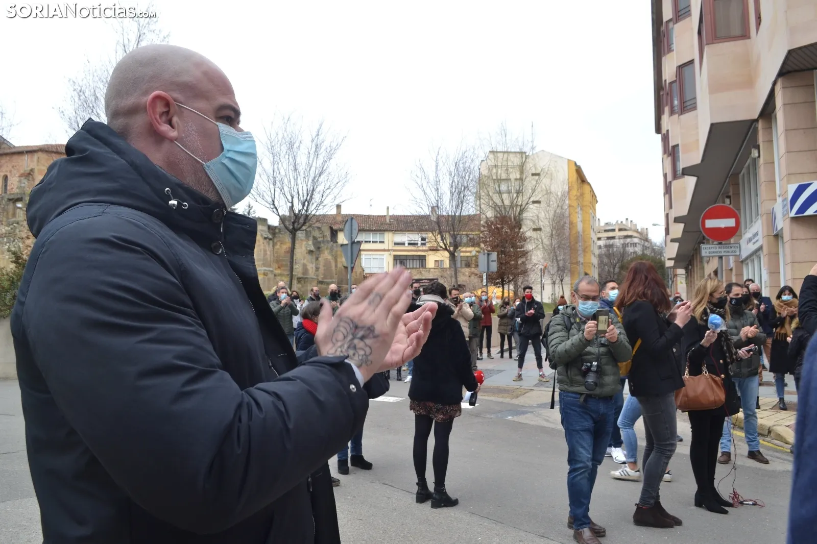 Una imagen de la concentración de los hosteleros frente a la sede de la Junta. /SN