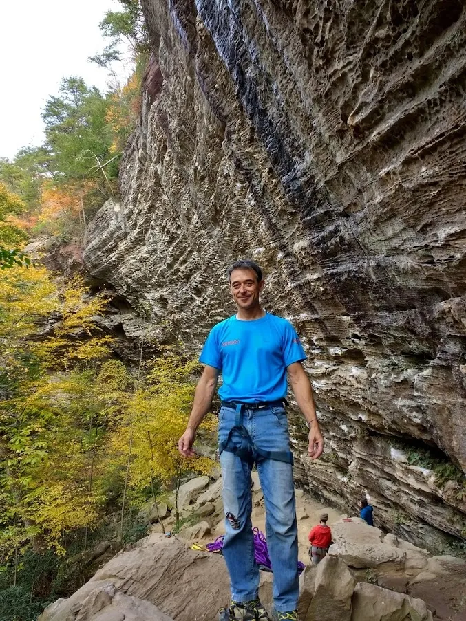 Fran Adrián Moreno en la vía Mata y Trae y en otros viajes de escalada alrededor del mundo. Luís Fidel Mateo