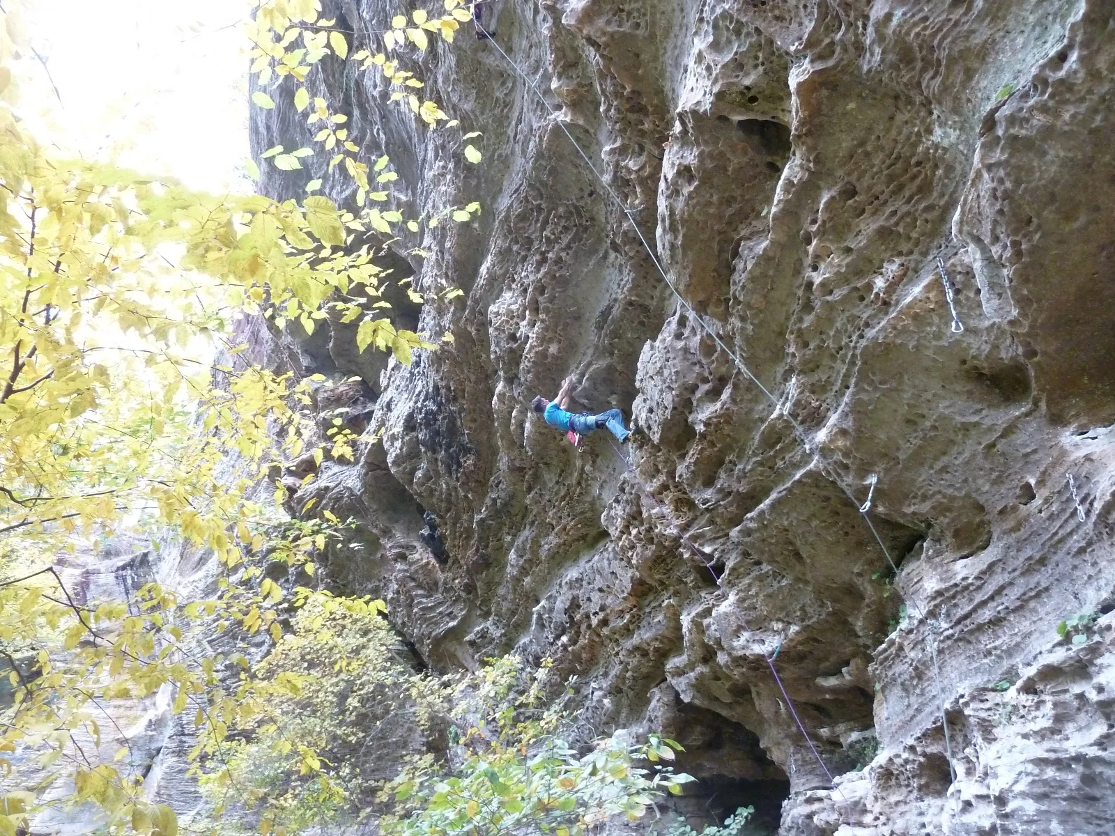 Fran Adrián Moreno en la vía Mata y Trae y en otros viajes de escalada alrededor del mundo. Luís Fidel Mateo