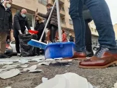 Una imagen de la concentración de los hosteleros frente a la sede de la Junta. /SN