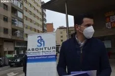 Una imagen de la concentración de los hosteleros frente a la sede de la Junta. /SN