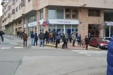 Una imagen de la concentración de los hosteleros frente a la sede de la Junta. /SN