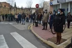 Una imagen de la concentración de los hosteleros frente a la sede de la Junta. /SN