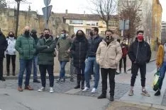 Una imagen de la concentración de los hosteleros frente a la sede de la Junta. /SN