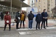 Una imagen de la concentración de los hosteleros frente a la sede de la Junta. /SN