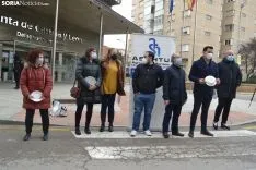 Una imagen de la concentración de los hosteleros frente a la sede de la Junta. /SN