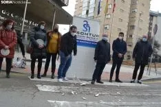 Una imagen de la concentración de los hosteleros frente a la sede de la Junta. /SN