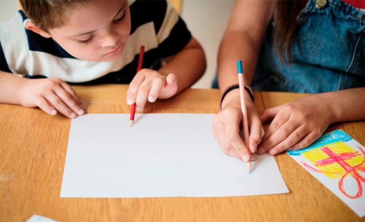 Urgen a la Junta que mejore la atención al alumnado con necesidades especiales