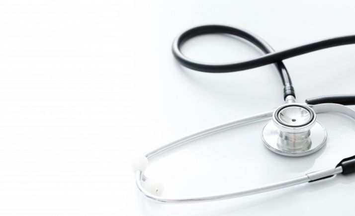 Piden la reordenación de funciones para médicos y enfermeras