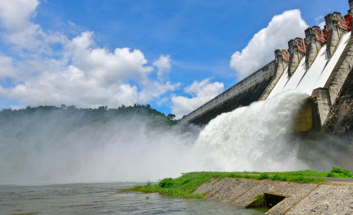 IU quiere que la Junta gestione directamente de la energía hidroeléctrica de la región 