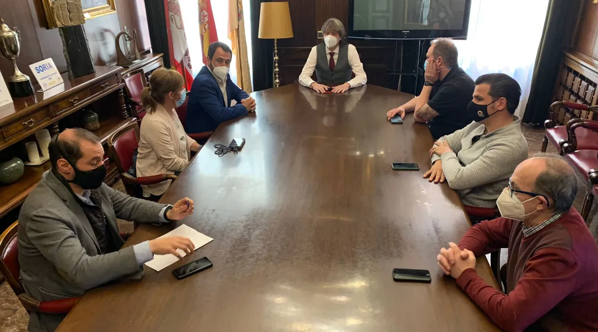 Foto 2 - Ayuntamiento y Asothur se re&uacute;nen en v&iacute;speras de Semana Santa