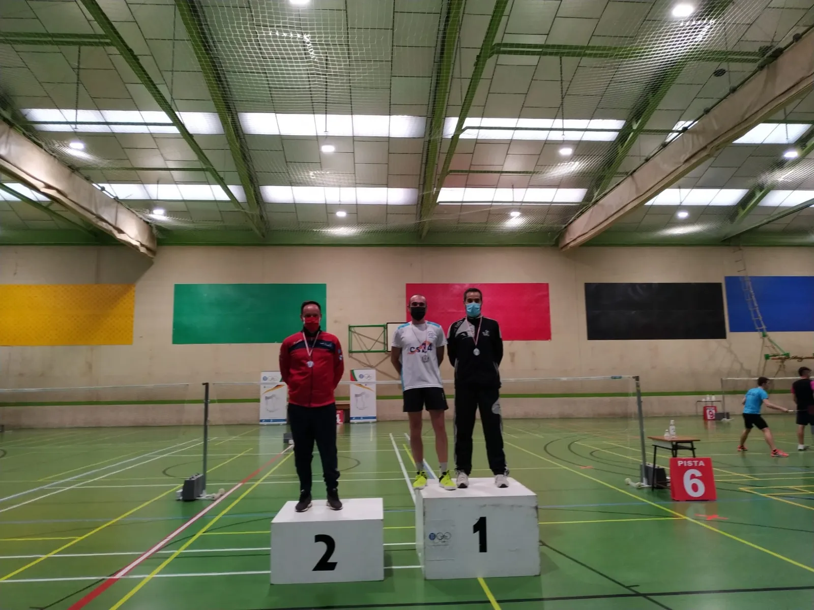 Foto 7 - Numerosos triunfos y medallas en la jornada de b&aacute;dminton 