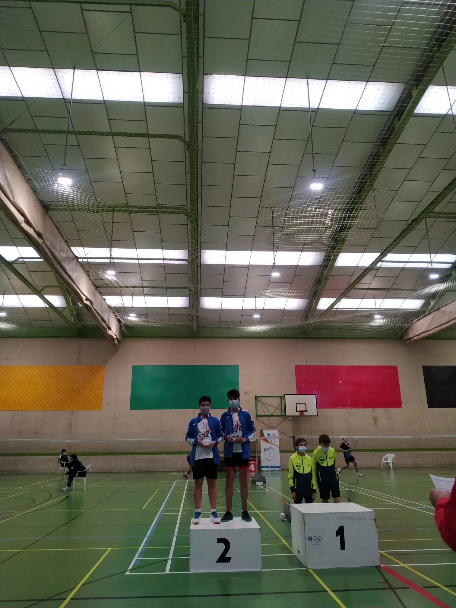 Foto 2 - Numerosos triunfos y medallas en la jornada de b&aacute;dminton 