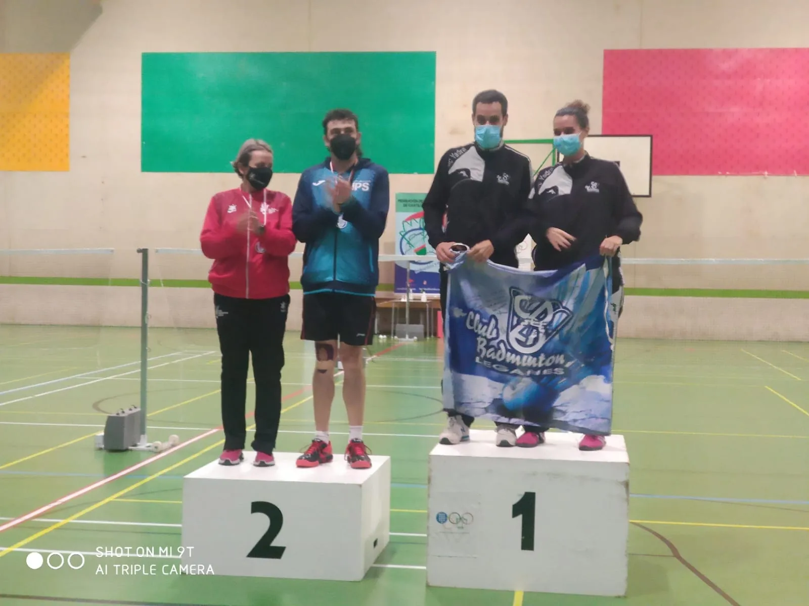 Foto 8 - Numerosos triunfos y medallas en la jornada de b&aacute;dminton 
