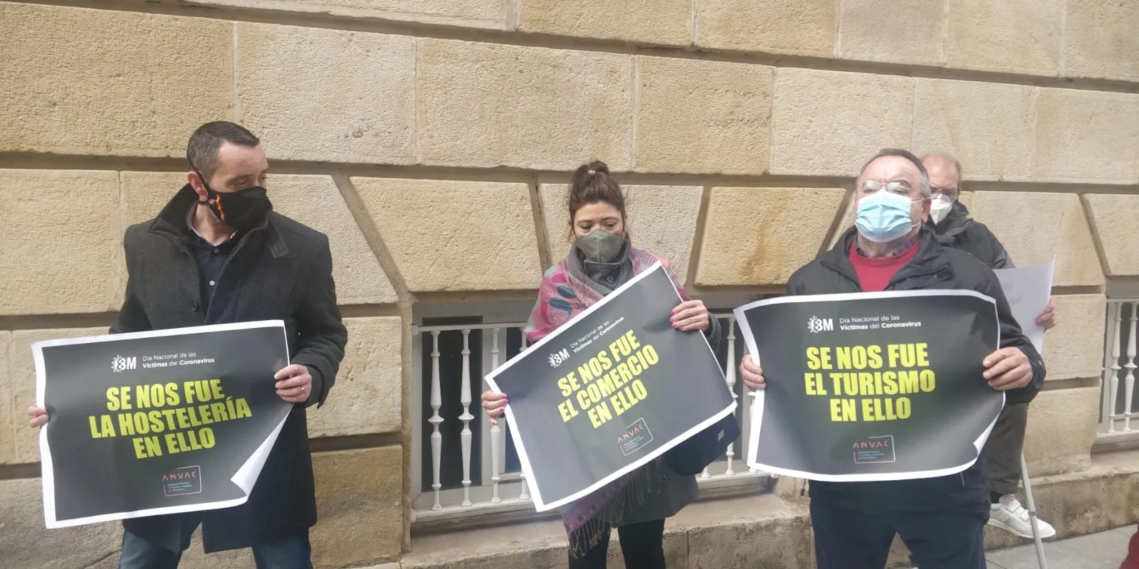 Foto 2 - Una docena de personas secundan la concentraci&oacute;n de ANVAC en Soria