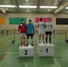 Foto 6 - Numerosos triunfos y medallas en la jornada de b&aacute;dminton 