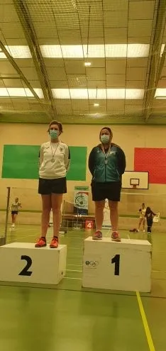 Foto 3 - Numerosos triunfos y medallas en la jornada de b&aacute;dminton 