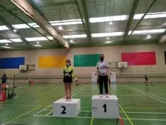 Foto 9 - Numerosos triunfos y medallas en la jornada de b&aacute;dminton 
