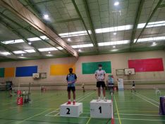 Foto 13 - Numerosos triunfos y medallas en la jornada de b&aacute;dminton 