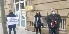 Foto 3 - Una docena de personas secundan la concentraci&oacute;n de ANVAC en Soria