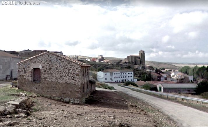 Una imagen de la localidad vista en la carretera que lleva a Pomer, hacia Aragón. /GM