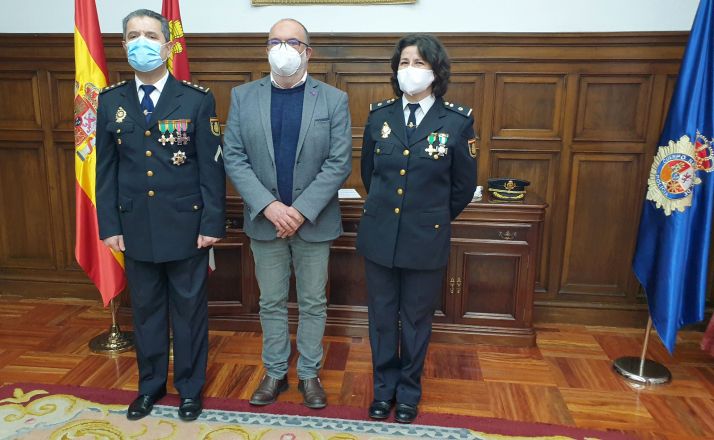 Latorre felicita a Emilia Pérez por su ascenso y por la profesionalidad demostrada en casi dos décadas de trabajo en la Comisaría de Soria