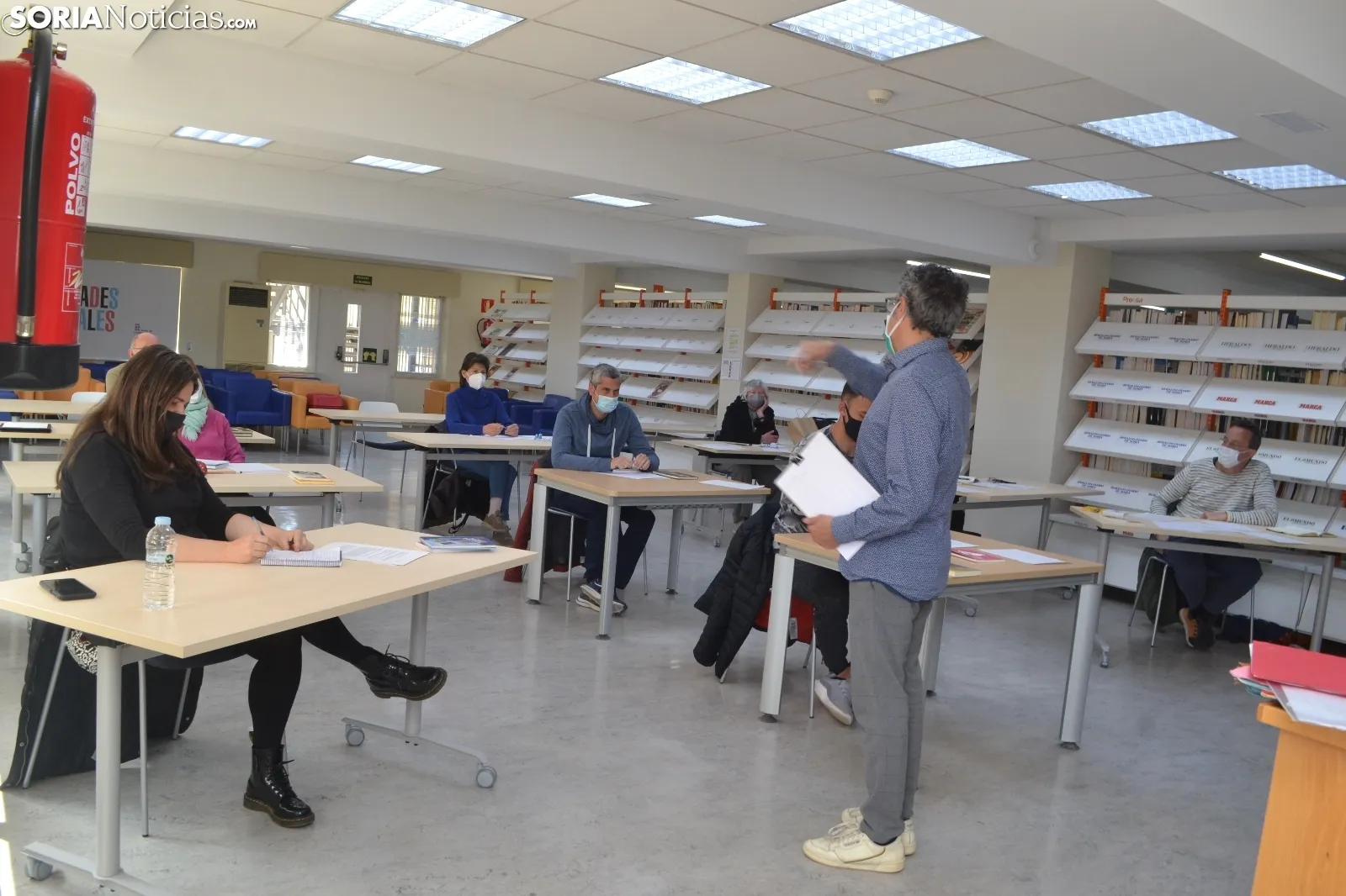 Una imagen del taller literario celebrado en la Biblioteca. /SN