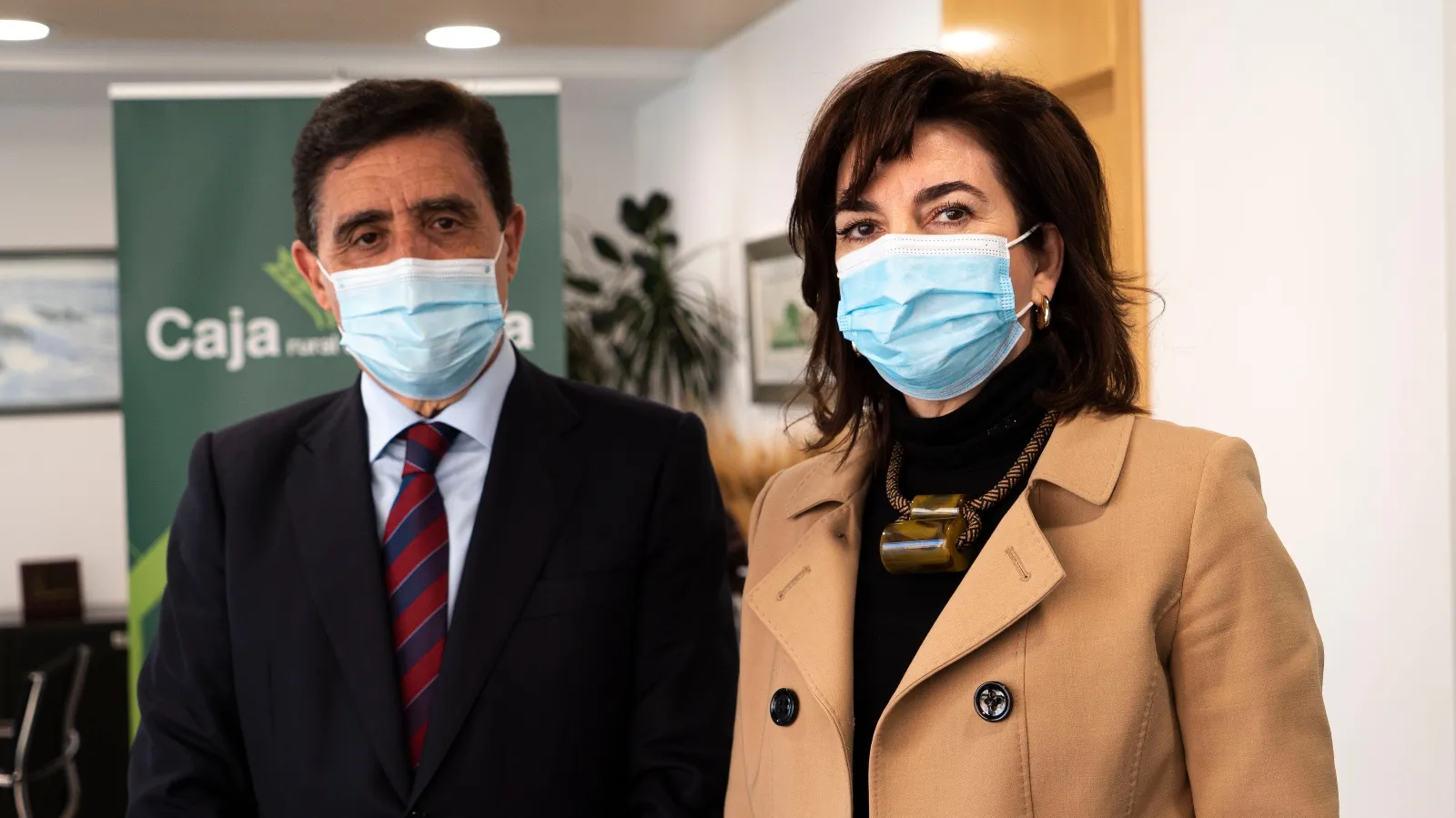 Foto 2 -  Renovaci&oacute;n del convenio entre Caja Rural y Soria Edita