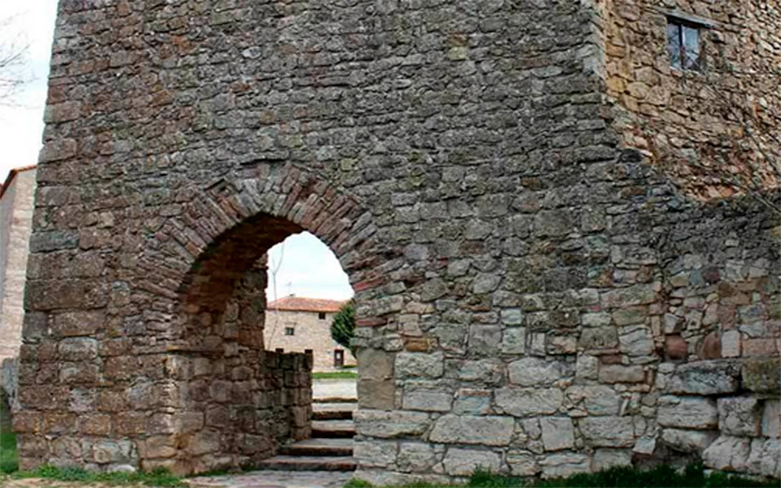 Una zona de la antigua muralla árabe de Medinaceli. /ALC-CCC
