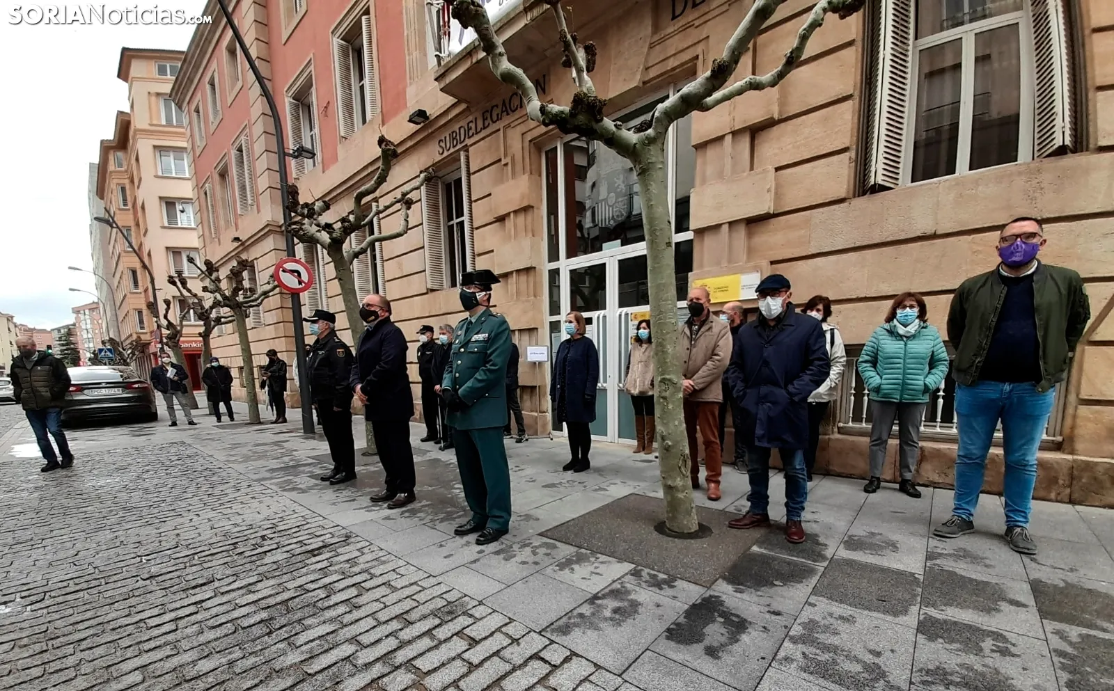 Una imagen de la concentración hoy frente a la sede del Gobierno de España en Soria. /SN