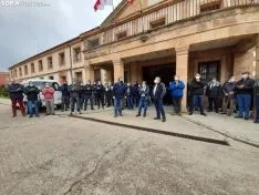 Una imagen del acto de recuerdo al funcionario fallecido por Covid. /SN
