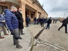 Una imagen del acto de recuerdo al funcionario fallecido por Covid. /SN
