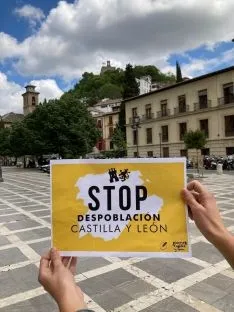 Foto 3 - Decenas de j&oacute;venes se concentran en Madrid contra la despoblacion de Castilla y Le&oacute;n en su d&iacute;a 23A