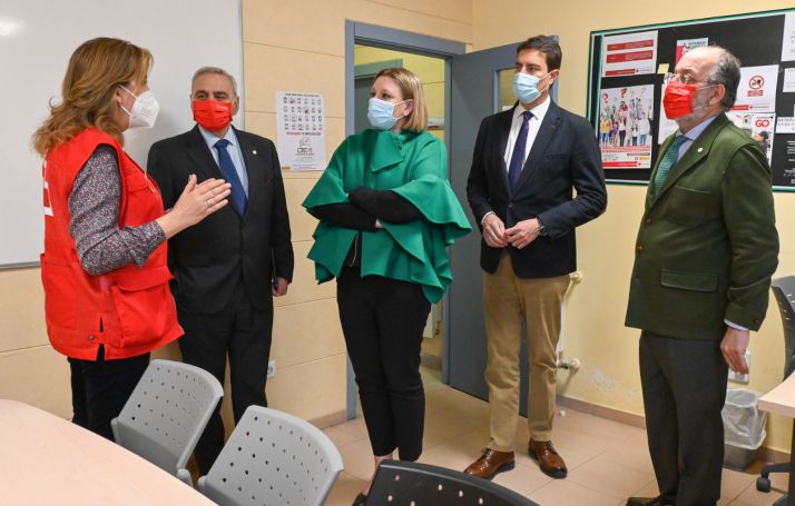 Imágenes de la visita a Cruz Roja que se ha llevado a cabo esta mañana./ Foto: La Junta CyL.