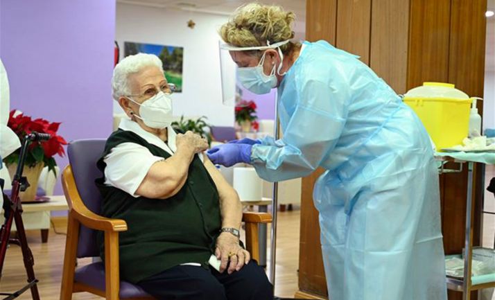 El 30,6% de la población de Castilla y León ya ha recibido una dosis de la vacuna contra el Covid-19