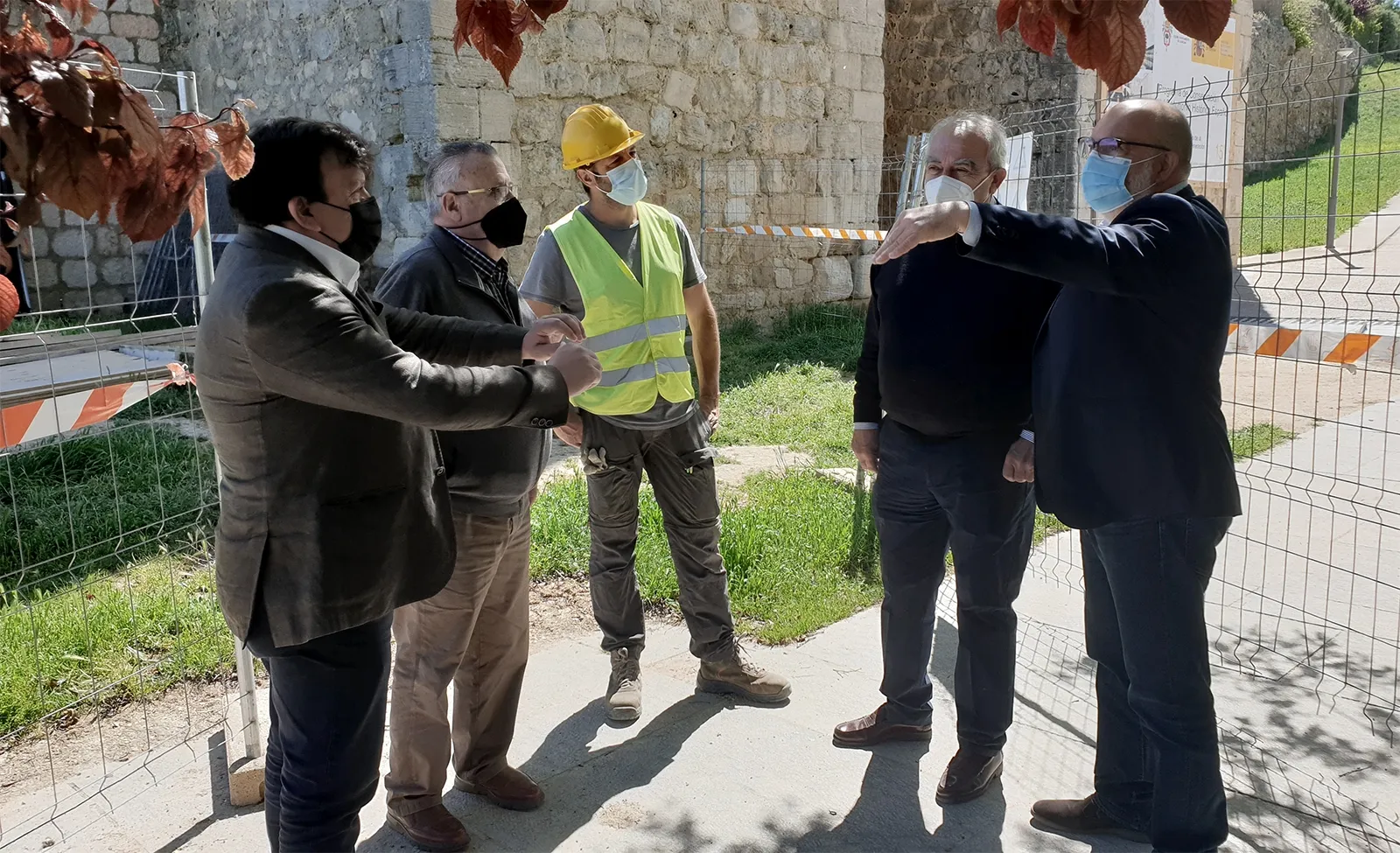 Latorre (dcha.) en su visita a las obras. /SdG