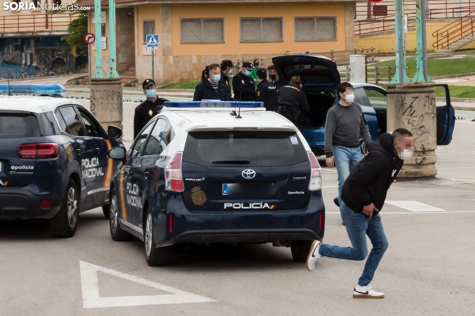Foto 8 - Im&aacute;genes | Un detenido tras el enfrentamiento del entorno de un jugador del Numancia con la afici&oacute;n