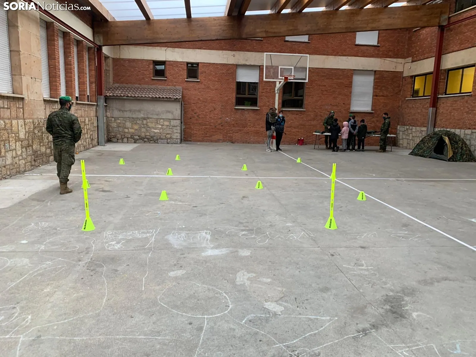 Una imagen de la presencia del Ejército hoy en San Leonardo de Yagüe. /SN