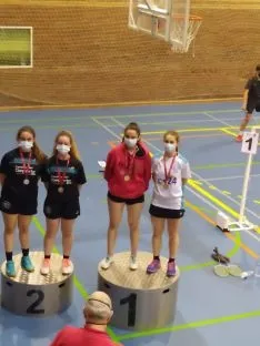 Foto 4 - La cantera femenina del B&aacute;dminton Soria triunfa en Guadarrama