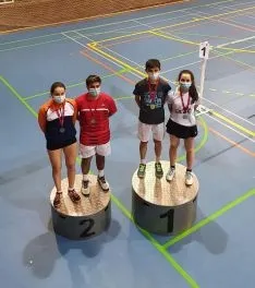Foto 3 - La cantera femenina del B&aacute;dminton Soria triunfa en Guadarrama