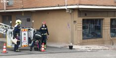 Intervención de los bomberos en la calle Ávila.