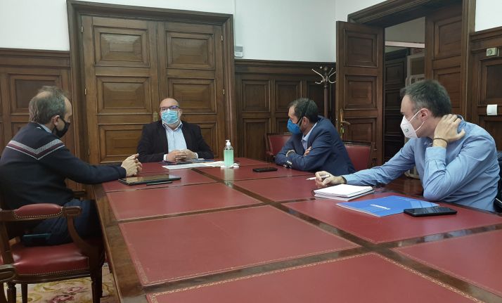 Latorre anima al sector del porcino a concretar proyectos con cabida en el Plan España Puede 