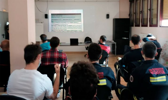 Bomberos de Soria actualizan conocimientos en accidentes aeronáuticos y en el uso de 112